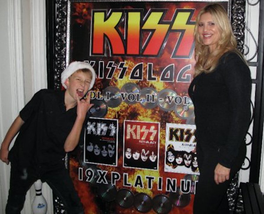 mcintaggart kiss diablo devils horns